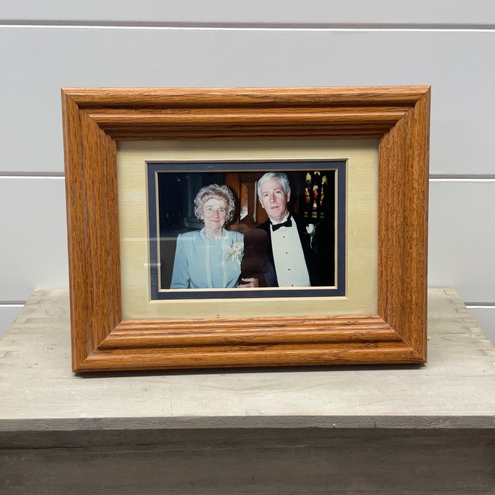 Vintage Solid Oak Wood Picture Frame 4x6 Double Matted Tabletop Display